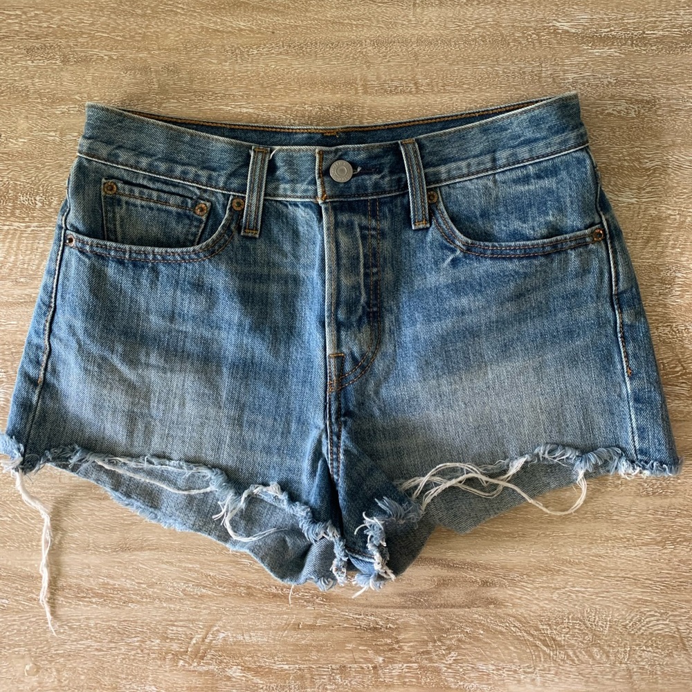 Levi’s 501 cut-off jean shorts, 28